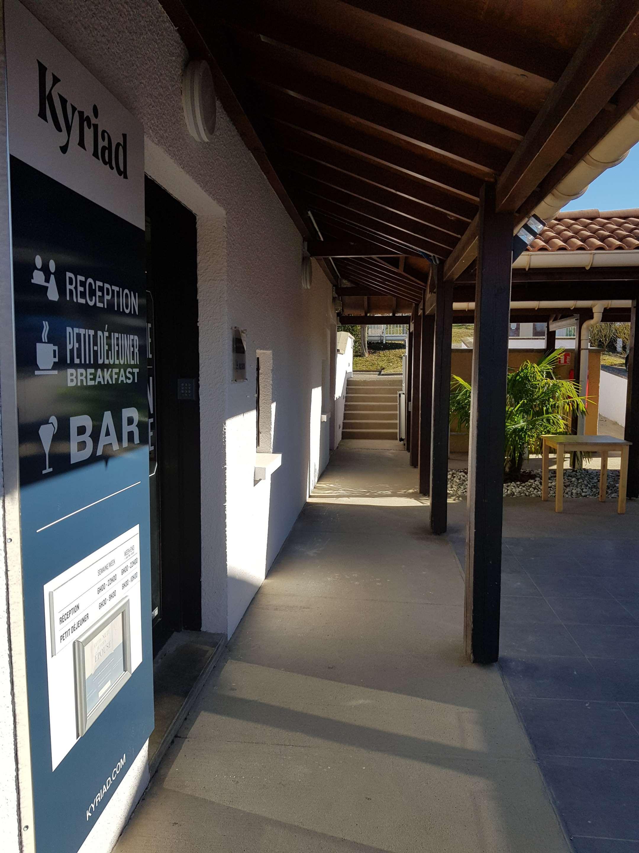 Kyriad Lyon Est - Saint Quentin Fallavier Exterior photo
