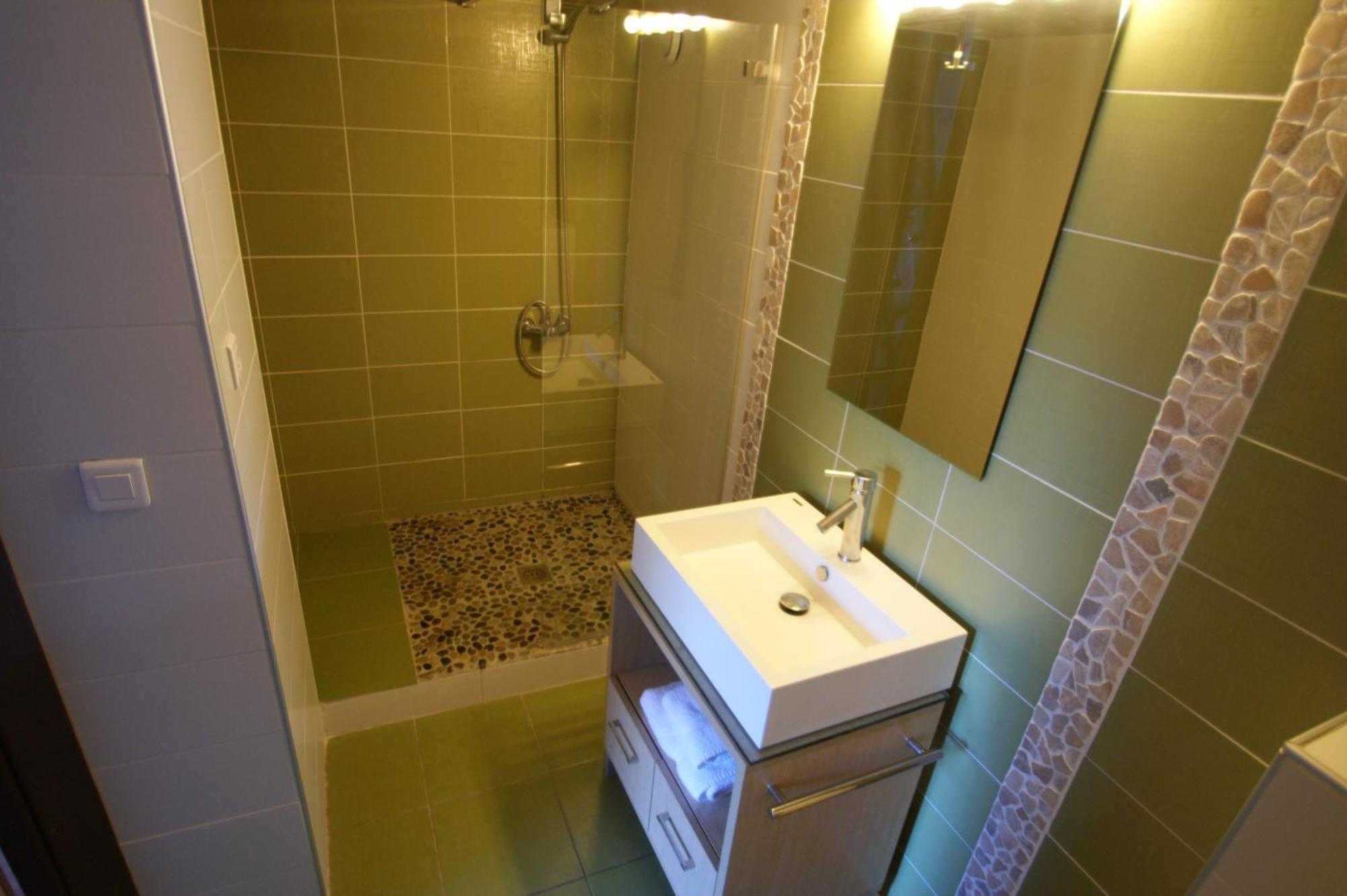Kyriad Lyon Est - Saint Quentin Fallavier Room photo